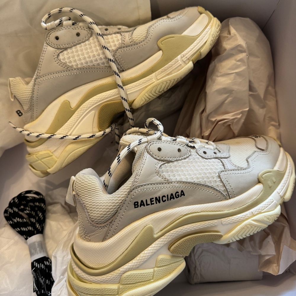 Balenciaga Beige Sneakers - Picture 3 of 8